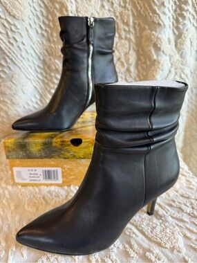Bella Vita Black Pointed Kitten Heel Ankle Booties with Side Zip #736